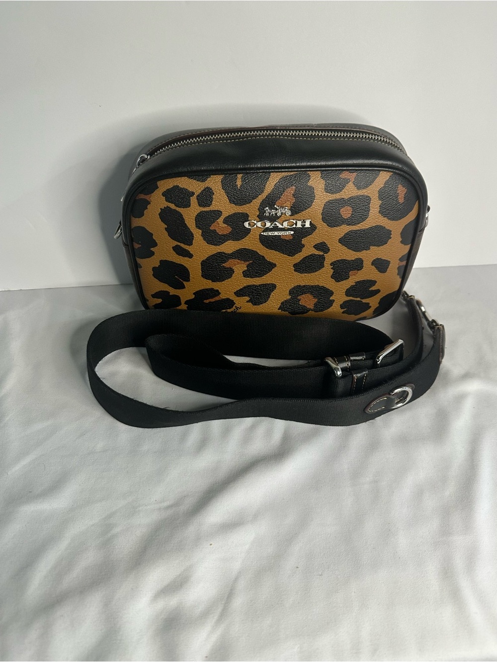Coach Jamie Leopard Print Camera Bag in Two-Tone Signature Canvas - Picture 6 of 11